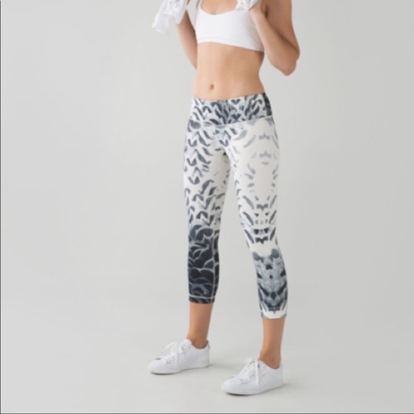 Lululemon 6 Wunder Under Crop Pants Amalia Feathers White, Grey, Black Funky - Picture 5 of 15